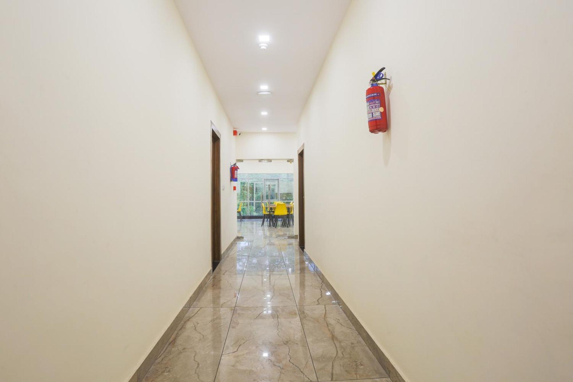 Super Townhouse Vikaspuri Hotel Delhi  Luaran gambar